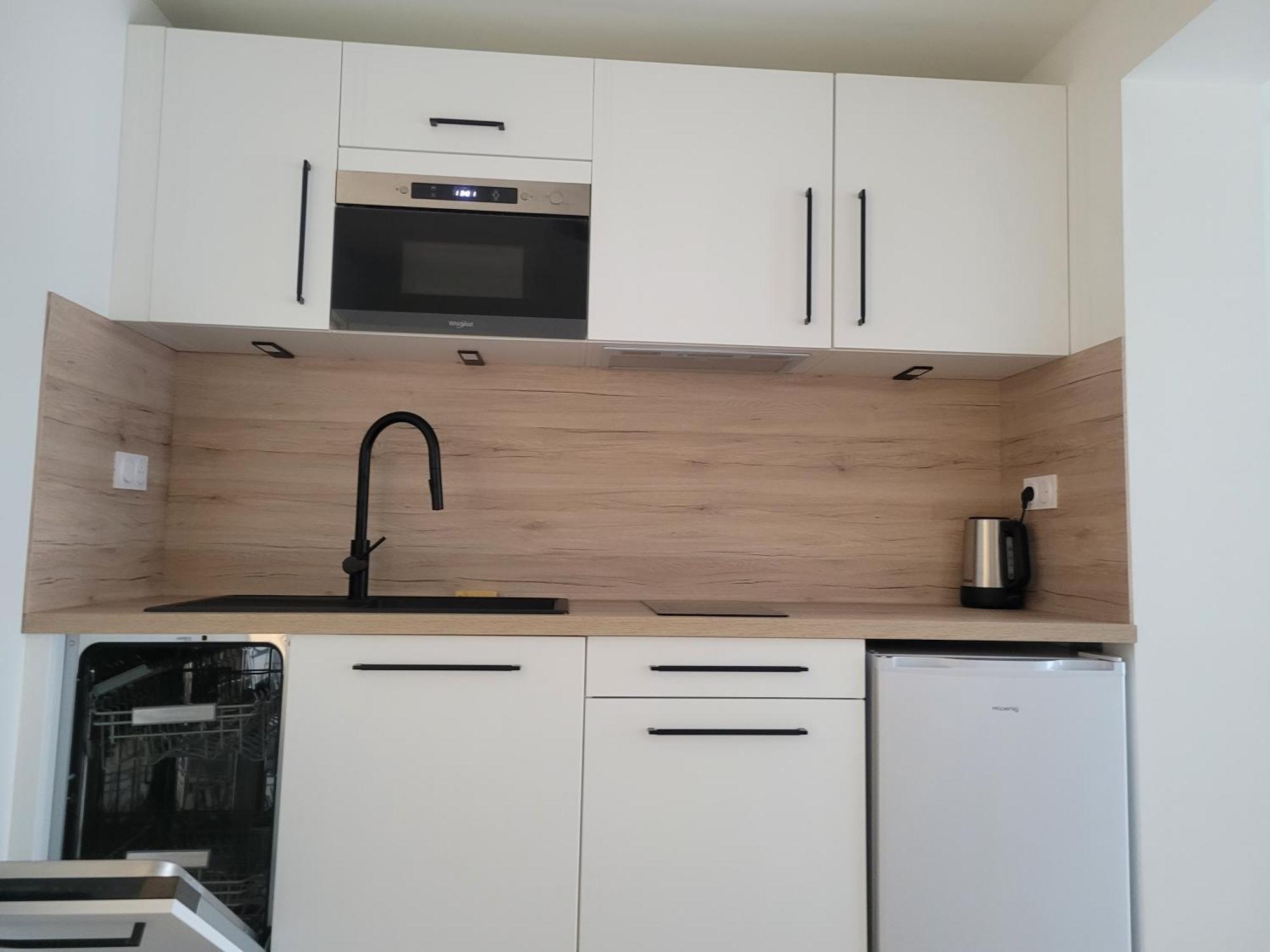 Independant En Rez-de-jardin Apartment *